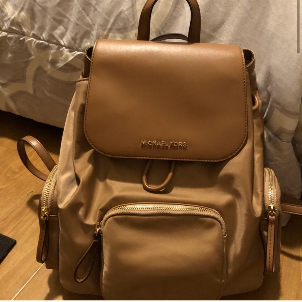 Michael Kors Abbey LG Cargo backpack Tan